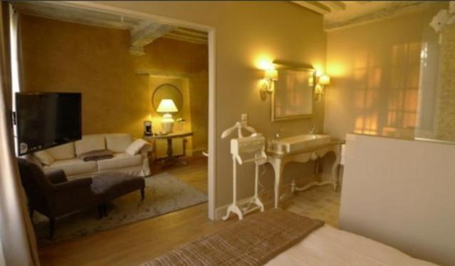 Les Demeures De Marie Bed & Breakfast Pace  Room photo